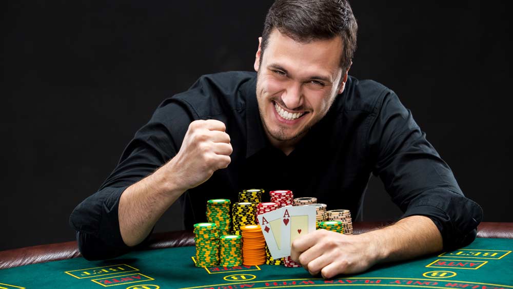 Key Differences in Player Behavior in Online Poker Versus Live Games