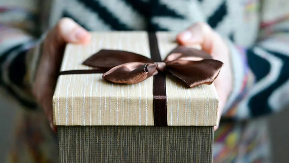 14 Last-Minute Gift Ideas For Your Partner That Don't Feel Last-Minute