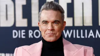 Robbie Williams Declares 'You've Never Met Anybody Who Wants to Be Gay as Much As Me'