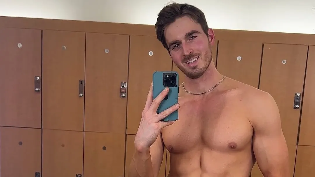 Make a 'V-Line' for Alex Michael