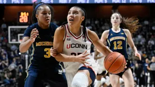 Azzi Fudd Scores 31 Points to Help No. 1 UConn Top No. 6 Michigan 72-69
