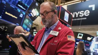 The US Stock Market Hits Record Highs, Even As Worries About an AI Bubble Continue