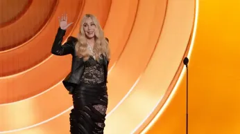 A Smiling Cher Laughs at Her Grammys Flubs in a Good-Natured, Chaotic Appearance